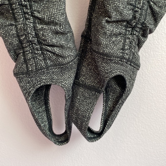 Lululemon stirrup leggings size 6 - Picture 4 of 6